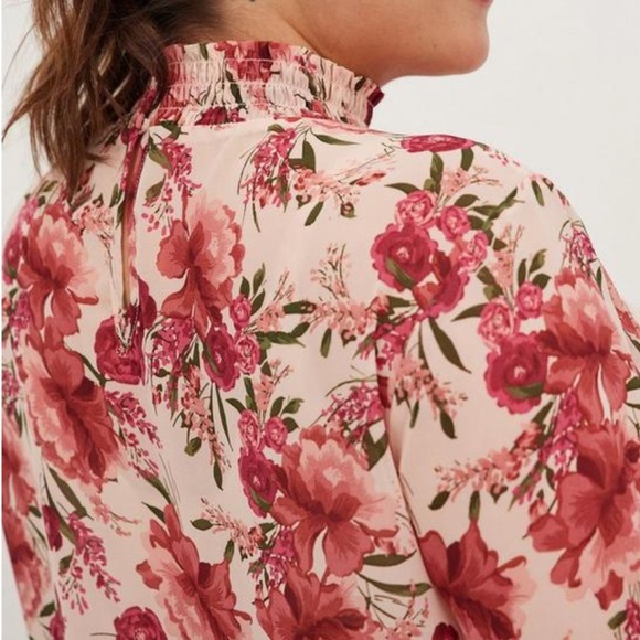 Torrid Light Pink Floral Sheer Chiffon Smocked Mock Neck Blouse Sz 3X - Picture 9 of 12